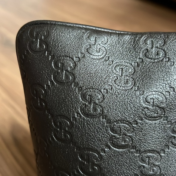 A 240 - ๐ฏ% authentic Gucci crossbody bag - Picture 12 of 16